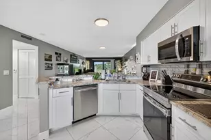 2334 S Cypress Bend Dr, Pompano Beach, FL 33069 - Photo 4