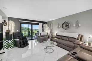 2334 S Cypress Bend Dr, Pompano Beach, FL 33069 - Photo 8