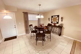 9420 S Hollybrook Lake Dr, Pembroke Pines, FL 33025 - Photo 2