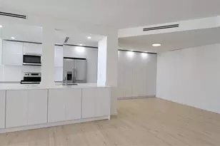 19355 Turnberry Way, Miami, FL 33180 - Photo 4