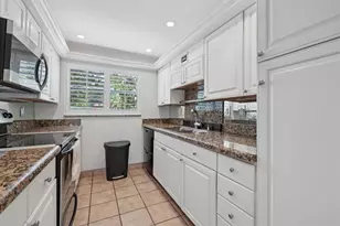 1709 NE 28th Dr, Wilton Manors, FL 33334 - Photo 10