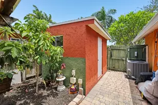 1709 NE 28th Dr, Wilton Manors, FL 33334 - Photo 32