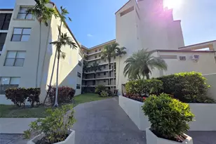 2320 S Cypress Bend Dr, Pompano Beach, FL 33069 - Photo 6