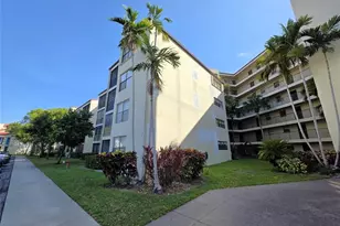 2320 S Cypress Bend Dr, Pompano Beach, FL 33069 - Photo 14