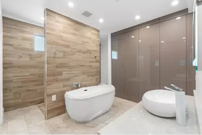 1498 NE 39th St, Oakland Park, FL 33334 - Photo 16