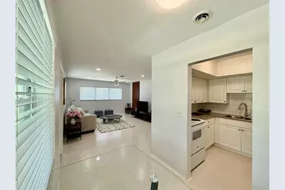 23 NE 19th Ave, Pompano Beach, FL 33060 - Photo 8