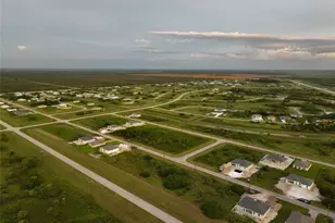 641 Royce Rd, Banyan Village, FL 33935 - Photo 2