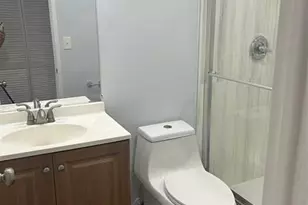 7035 NW 186th St, Hialeah, FL 33015 - Photo 14