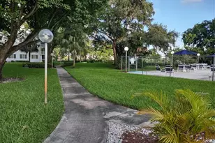 4200 Hillcrest Dr, Hollywood, FL 33021 - Photo 12