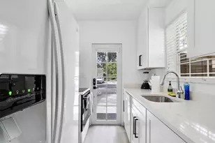 1400 NE 4th Ct, Fort Lauderdale, FL 33301 - Photo 4