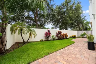 8 Governors Ct, Palm Beach Gardens, FL 33418 - Photo 2