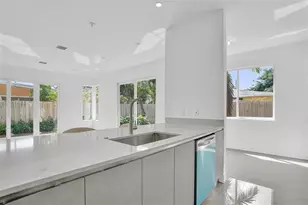 815 NE 17th Ave, Fort Lauderdale, FL 33304 - Photo 10