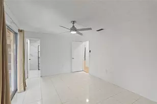 9700 NW 10th St, Pembroke Pines, FL 33024 - Photo 14