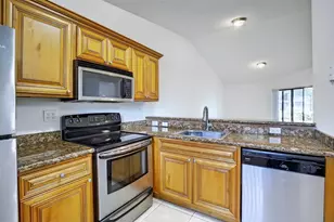 9953 Nob Hill Ct, Sunrise, FL 33351 - Photo 8