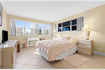 111  Golden Isles Dr, Unit #B2, Hallandale Beach, FL 33009 - Photo 8