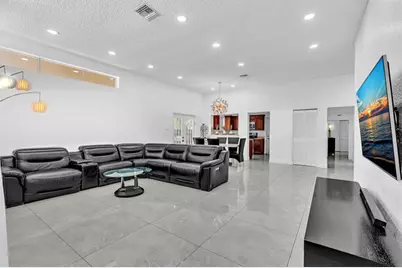 10180 NW 5th St, Plantation, FL 33324 - Photo 16