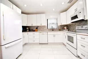 3305 Silver Buttonwood Dr, Greenacres, FL 33463 - Photo 10