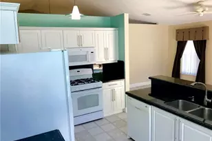 9821 Red Heart Ln, Tamarac, FL 33321 - Photo 10