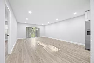 6061 N Falls Cir Dr, Lauderhill, FL 33319 - Photo 4