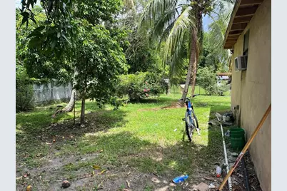 427 NE 160th St, Miami, FL 33162 - Photo 6
