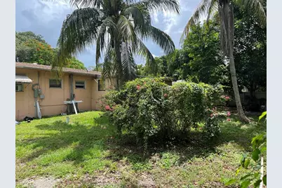 427 NE 160th St, Miami, FL 33162 - Photo 2