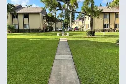 320  Pine Ridge Cir, Unit #B2, Greenacres, FL 33463 - Photo 1