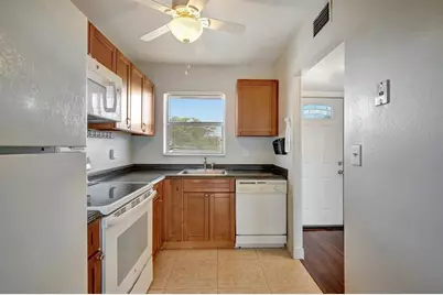 8225  Sunrise Lakes Blvd, Unit #303, Sunrise, FL 33322 - Photo 6