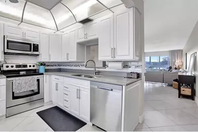 2802  Victoria Way, Unit #E2, Coconut Creek, FL 33066 - Photo 4