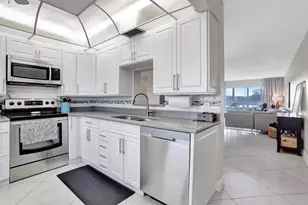 2802 Victoria Way, Coconut Creek, FL 33066 - Photo 4