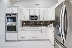 1210 NW 193rd Ave, Pembroke Pines, FL 33029 - Photo 10