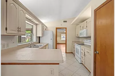 341 NW Curry St, Port Saint Lucie, FL 34983 - Photo 10