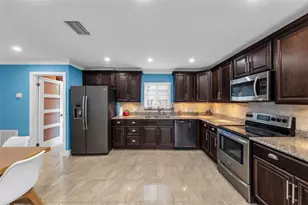 2108 NE 11th Ave, Wilton Manors, FL 33305 - Photo 6