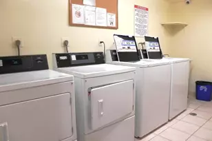 4001 Hillcrest Dr, Hollywood, FL 33021 - Photo 20