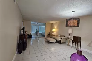 9245 Flynn Cir, Boca Raton, FL 33496 - Photo 8