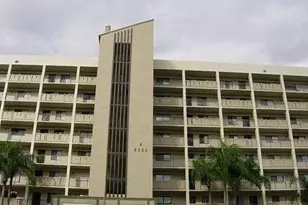 2205 S Cypress Bend Dr, Pompano Beach, FL 33069 - Photo 8