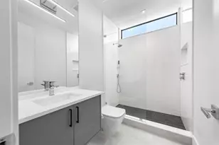 2500 Middle River Dr, Fort Lauderdale, FL 33305 - Photo 42