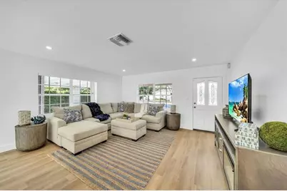 814 SE 14th Ct, Fort Lauderdale, FL 33316 - Photo 2