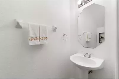 8888 N Isles Cr, Tamarac, FL 33321 - Photo 14