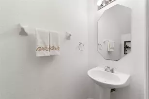 8888 N Isles Creek, Tamarac, FL 33321 - Photo 14