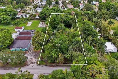 453 NE 154th St, Miami, FL 33162 - Photo 12