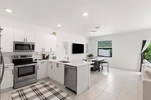 20350 NW 6th Pl, Miami, FL 33169 - Photo 4