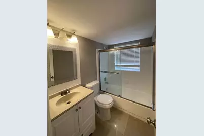 10092  Twin Lakes Dr, Coral Springs, FL 33071 - Photo 4