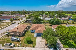 210 SW 3rd Ct, Deerfield Beach, FL 33441 - Photo 8