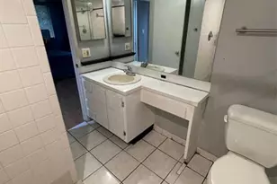 3083 N Oakland Forest Dr, Oakland Park, FL 33309 - Photo 32