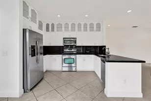 10902 Tamoron Ln, Boca Raton, FL 33498 - Photo 16