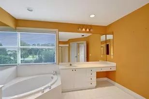 10902 Tamoron Ln, Boca Raton, FL 33498 - Photo 38