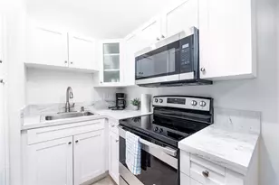 805 NE 23rd Dr, Wilton Manors, FL 33305 - Photo 2