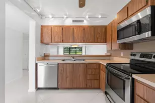 6061 Balboa Cir, Boca Raton, FL 33433 - Photo 6