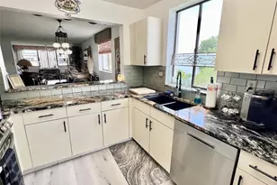 10842 W Clairmont Cir, Tamarac, FL 33321 - Photo 2