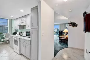 1100 St Charles Pl, Pembroke Pines, FL 33026 - Photo 10